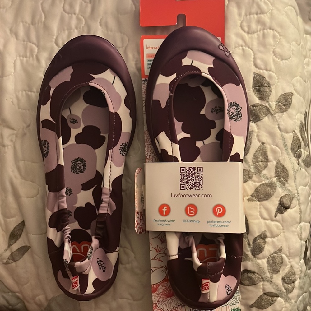 1/$10 or 2/$15 LUV DREAM FLATS Poppy Dark Purple Euro size 34 (2.5-3)